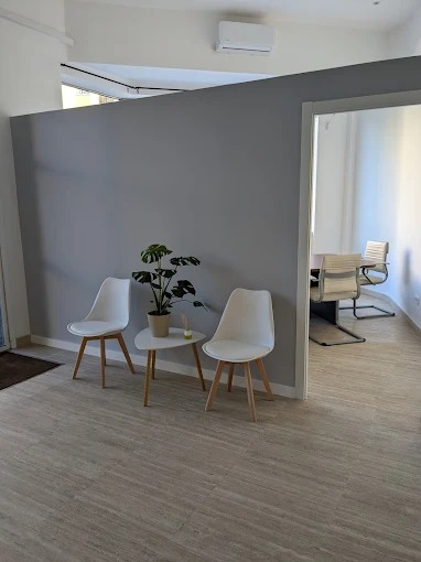 Interior del despacho y zona de espera